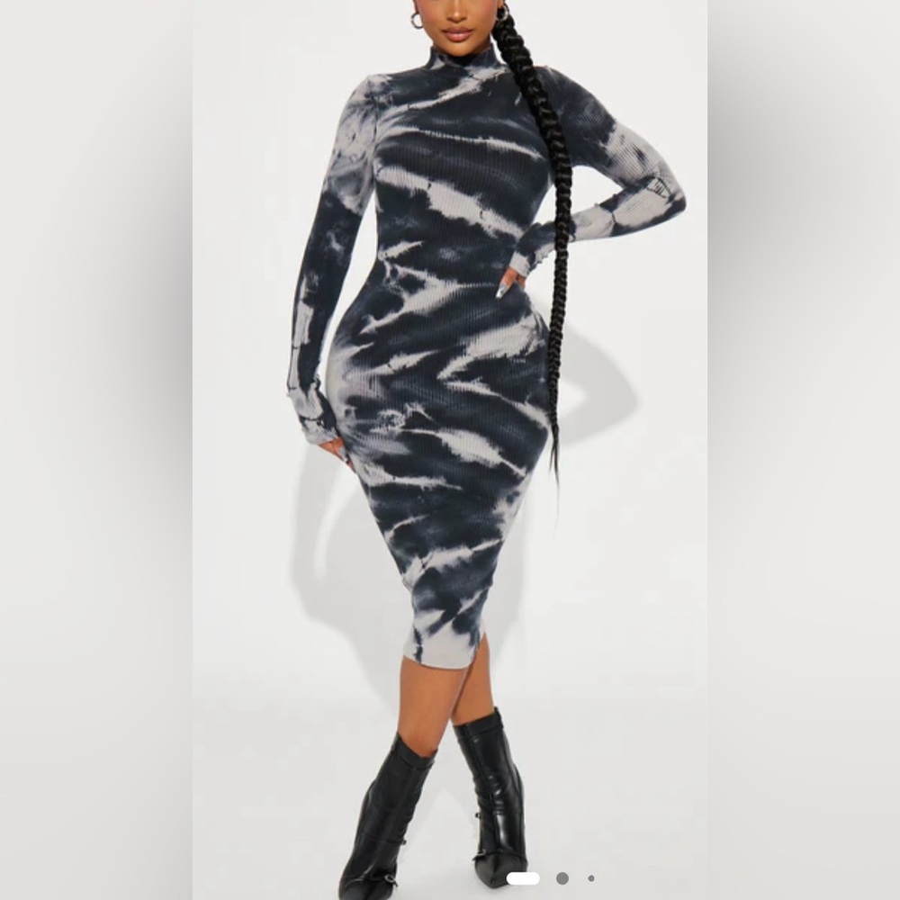 Fashion Nova Black & White Tie-Dye Ribbed Midi Dress